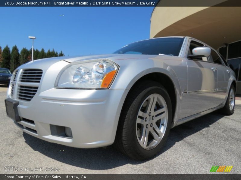 Front 3/4 View of 2005 Magnum R/T