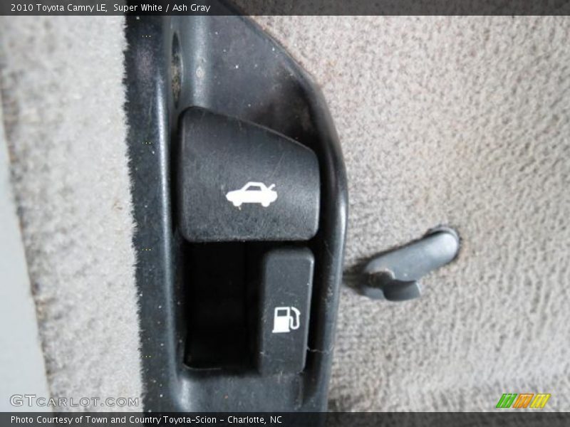 Super White / Ash Gray 2010 Toyota Camry LE