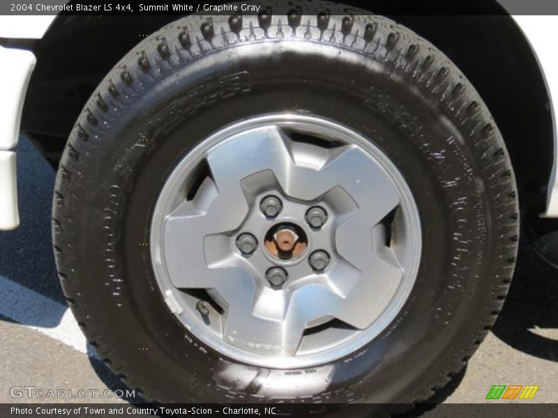 Summit White / Graphite Gray 2004 Chevrolet Blazer LS 4x4