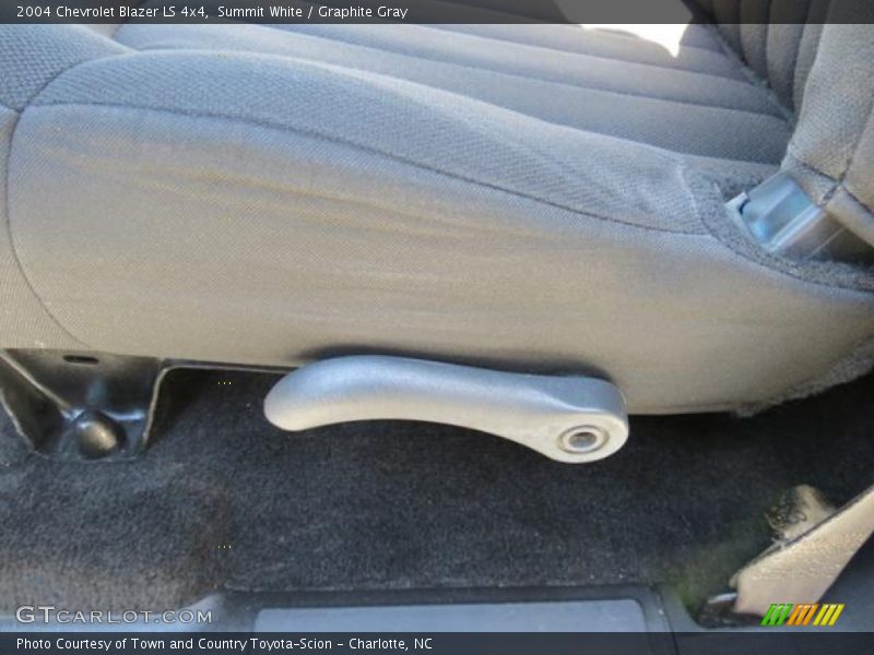 Summit White / Graphite Gray 2004 Chevrolet Blazer LS 4x4