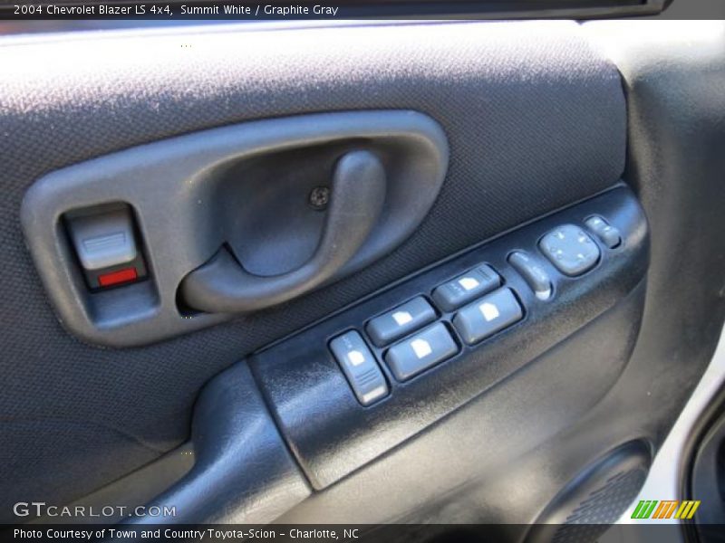 Summit White / Graphite Gray 2004 Chevrolet Blazer LS 4x4