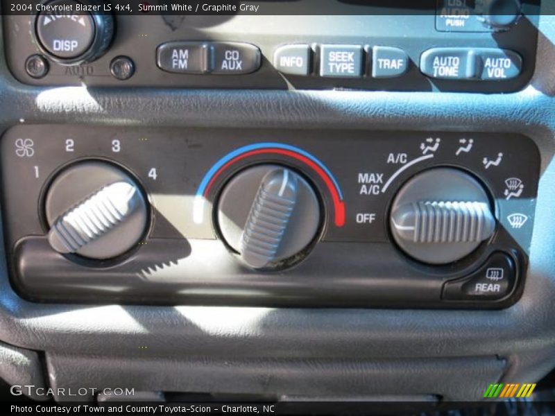 Summit White / Graphite Gray 2004 Chevrolet Blazer LS 4x4