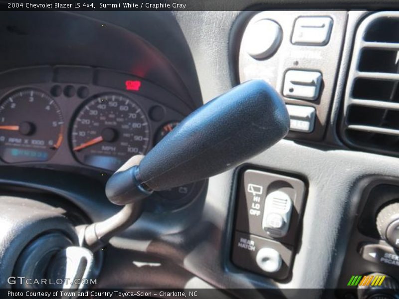 Summit White / Graphite Gray 2004 Chevrolet Blazer LS 4x4