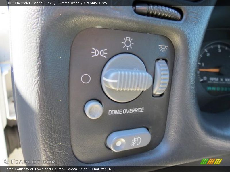 Summit White / Graphite Gray 2004 Chevrolet Blazer LS 4x4