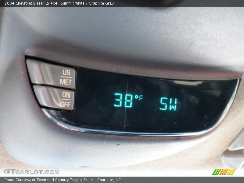Summit White / Graphite Gray 2004 Chevrolet Blazer LS 4x4