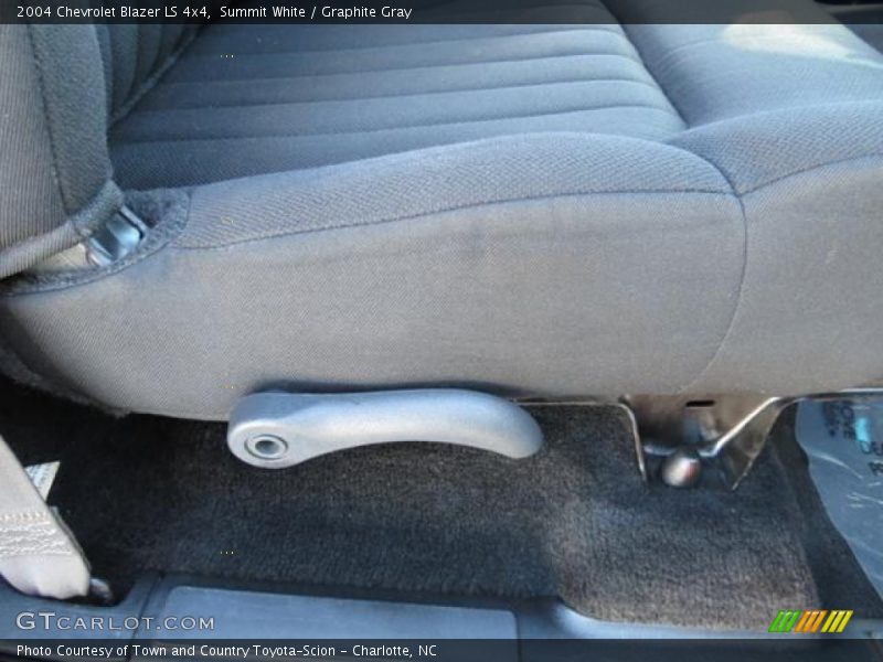 Summit White / Graphite Gray 2004 Chevrolet Blazer LS 4x4