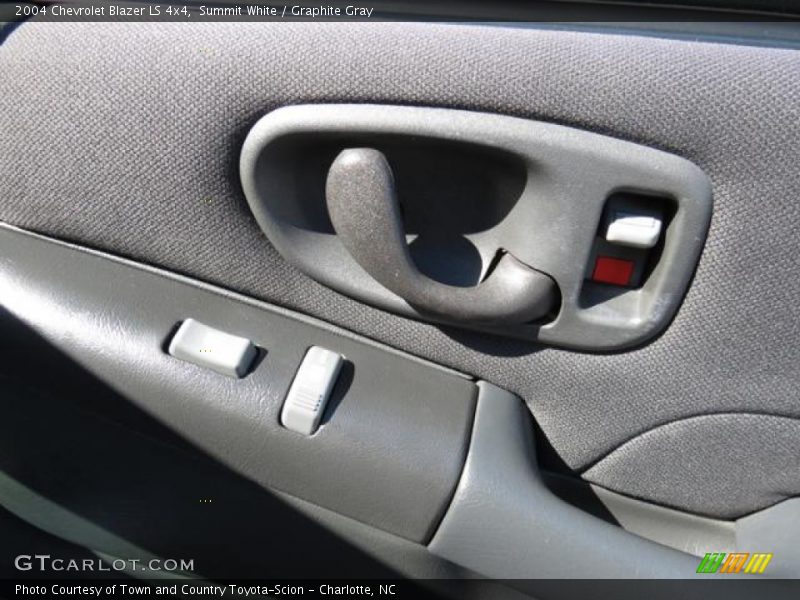 Summit White / Graphite Gray 2004 Chevrolet Blazer LS 4x4
