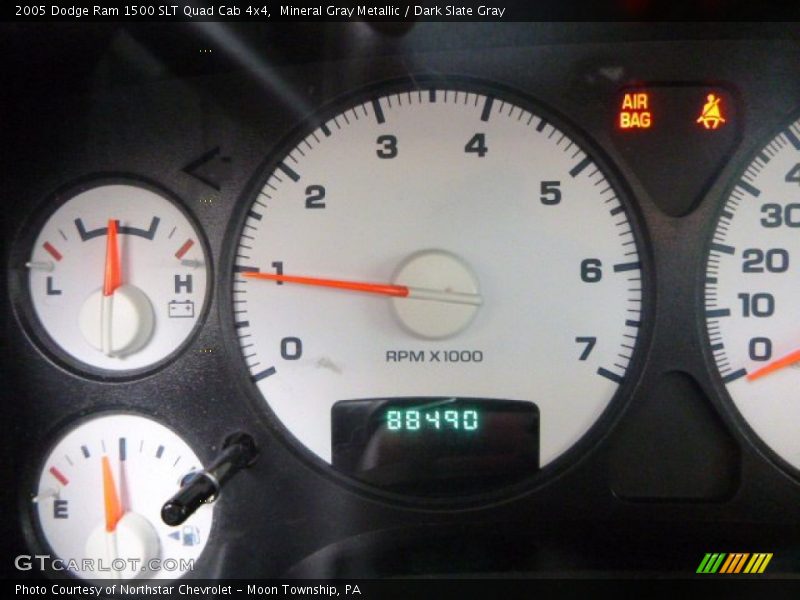 Mineral Gray Metallic / Dark Slate Gray 2005 Dodge Ram 1500 SLT Quad Cab 4x4