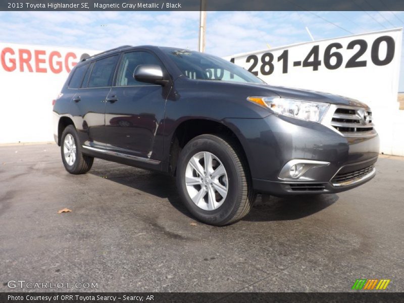 Magnetic Gray Metallic / Black 2013 Toyota Highlander SE