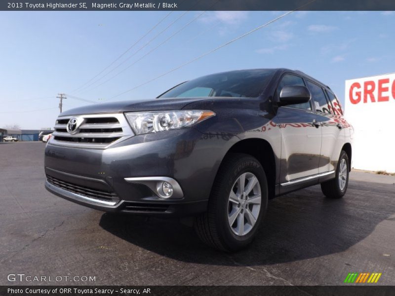 Magnetic Gray Metallic / Black 2013 Toyota Highlander SE