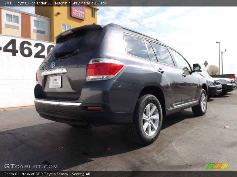 Magnetic Gray Metallic / Black 2013 Toyota Highlander SE
