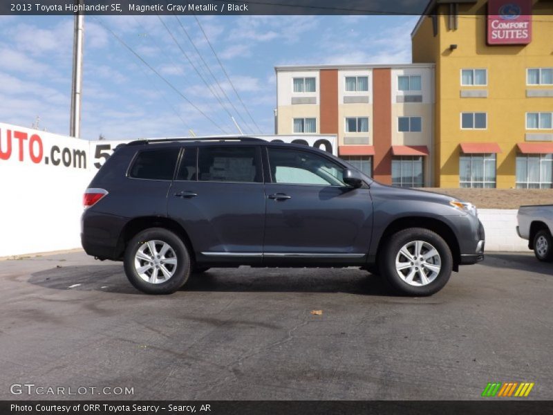 Magnetic Gray Metallic / Black 2013 Toyota Highlander SE