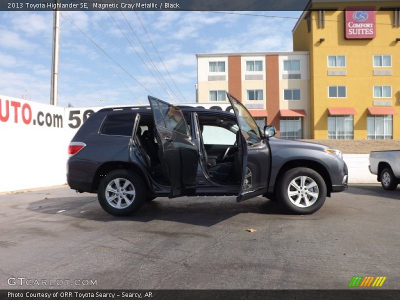 Magnetic Gray Metallic / Black 2013 Toyota Highlander SE