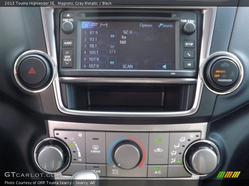 Magnetic Gray Metallic / Black 2013 Toyota Highlander SE