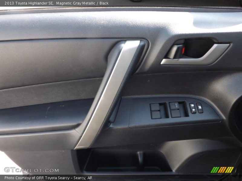 Magnetic Gray Metallic / Black 2013 Toyota Highlander SE