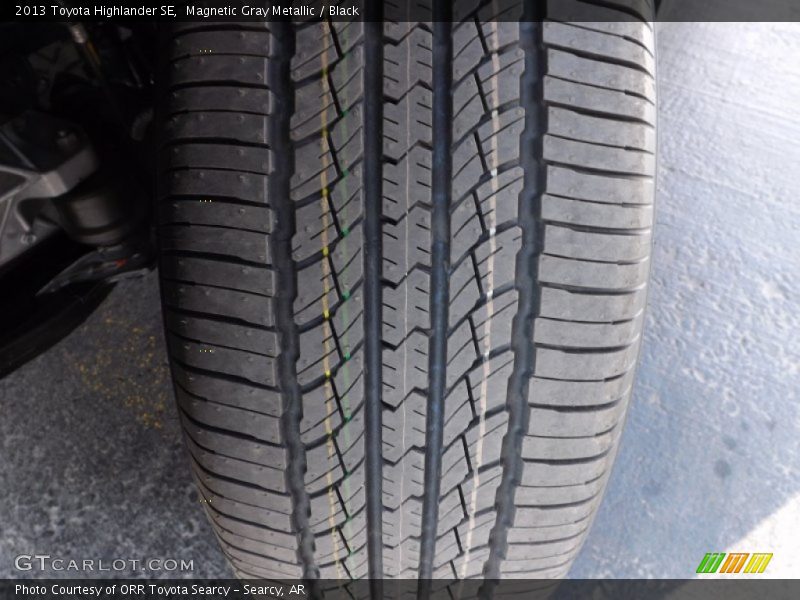 Magnetic Gray Metallic / Black 2013 Toyota Highlander SE