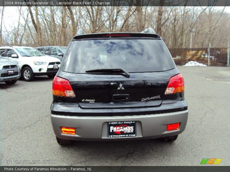 Labrador Black Pearl / Charcoal 2004 Mitsubishi Outlander LS