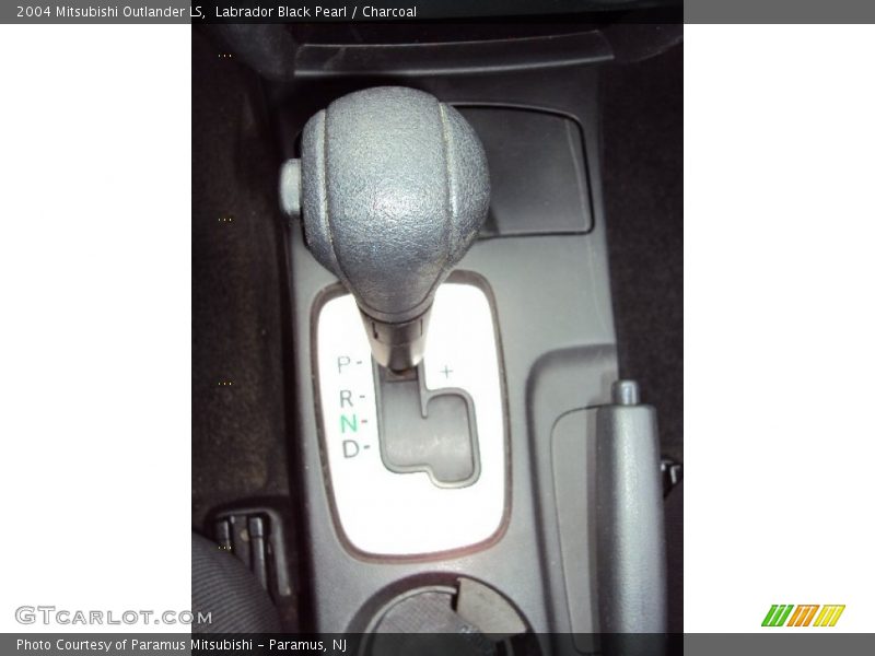 Labrador Black Pearl / Charcoal 2004 Mitsubishi Outlander LS