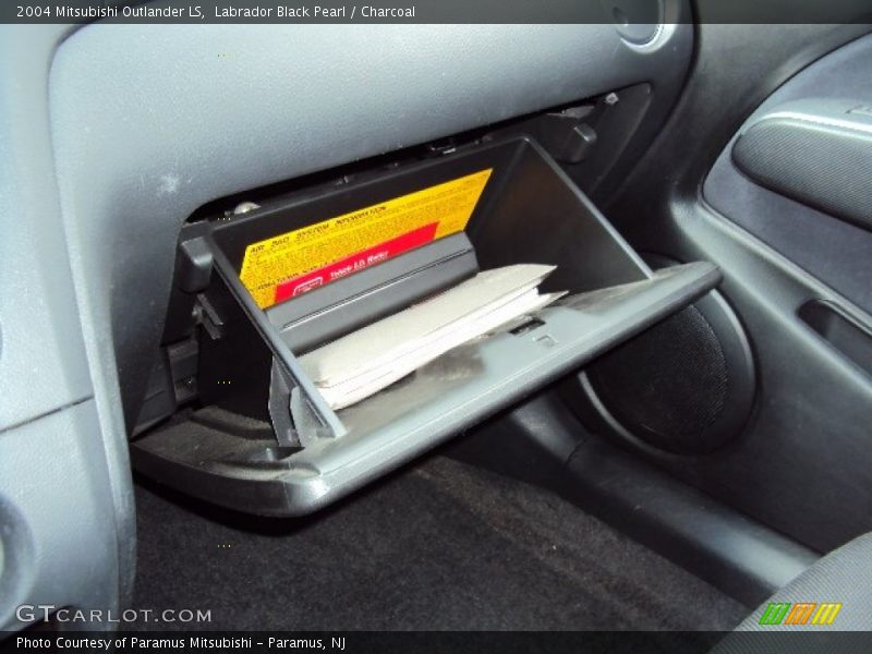 Labrador Black Pearl / Charcoal 2004 Mitsubishi Outlander LS