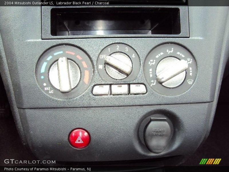 Labrador Black Pearl / Charcoal 2004 Mitsubishi Outlander LS