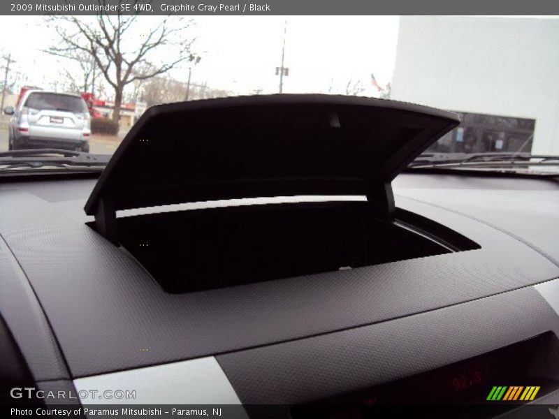 Graphite Gray Pearl / Black 2009 Mitsubishi Outlander SE 4WD