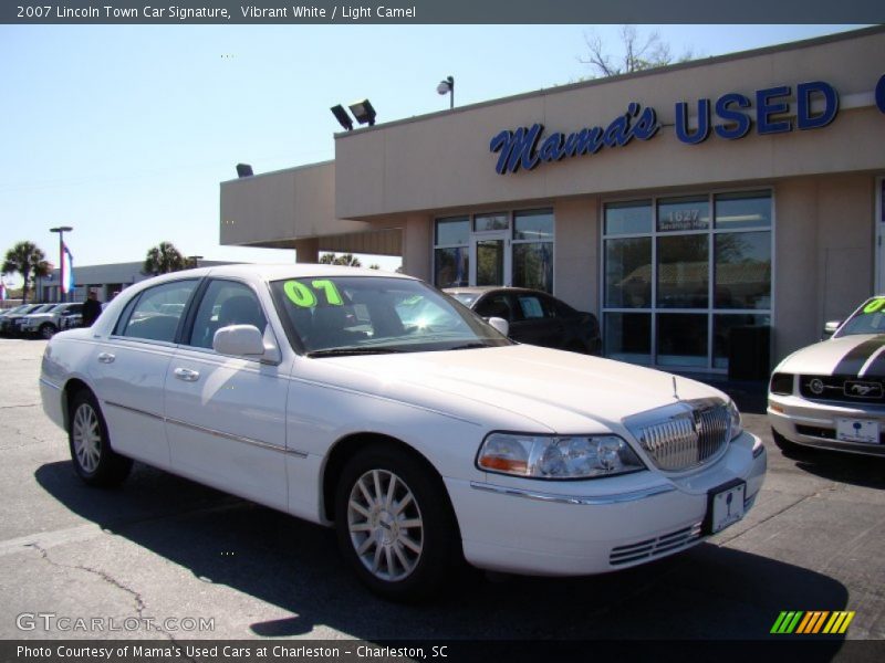 Vibrant White / Light Camel 2007 Lincoln Town Car Signature