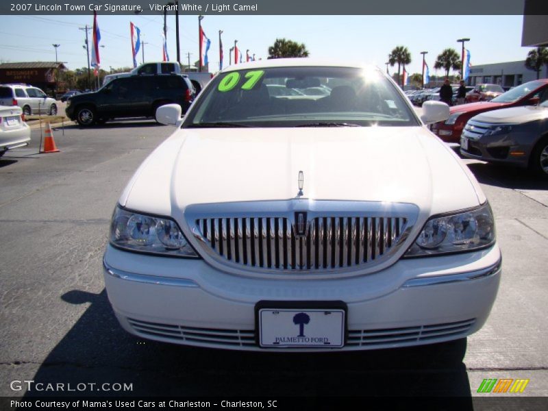 Vibrant White / Light Camel 2007 Lincoln Town Car Signature