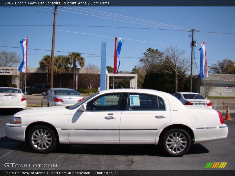 Vibrant White / Light Camel 2007 Lincoln Town Car Signature