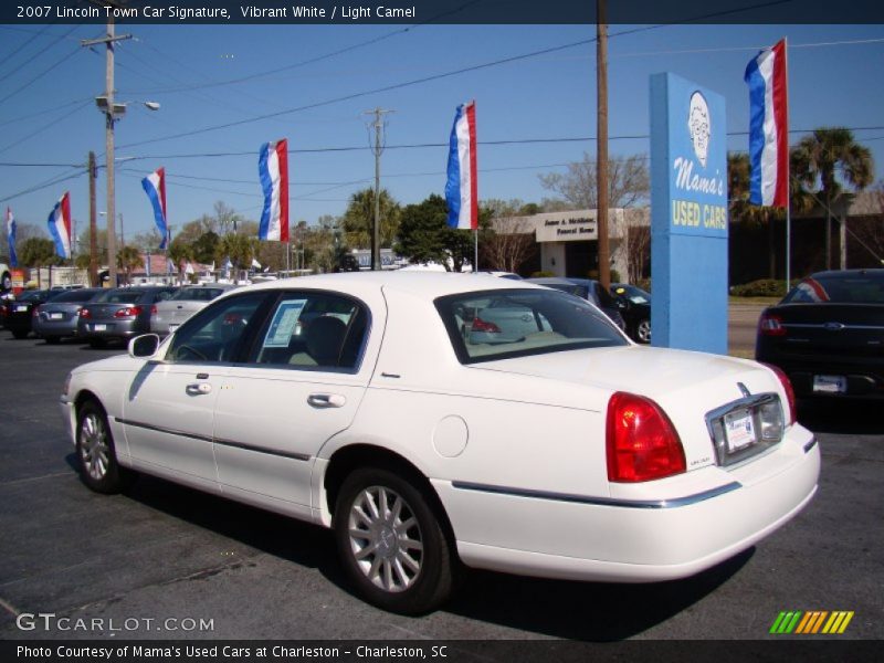 Vibrant White / Light Camel 2007 Lincoln Town Car Signature