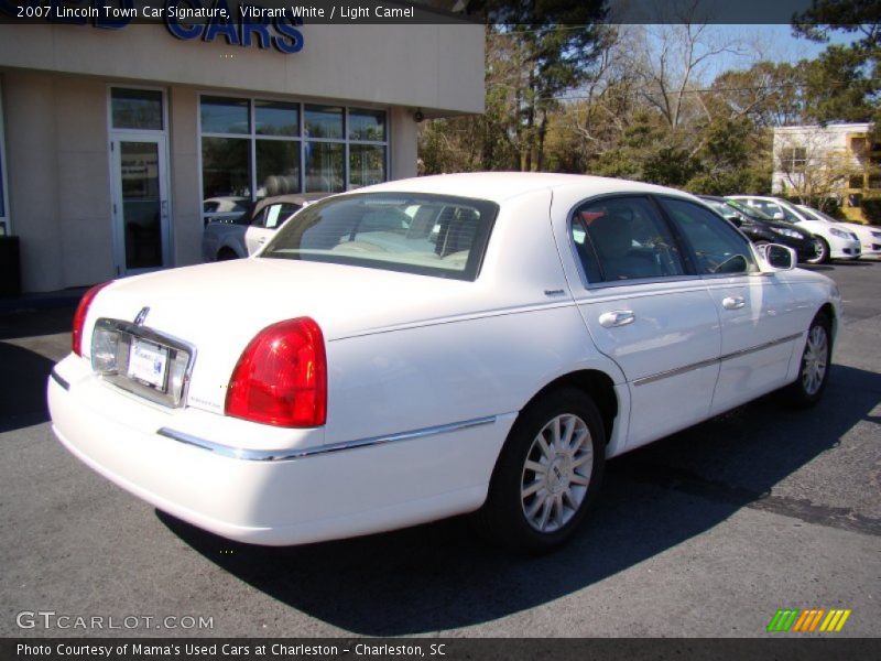 Vibrant White / Light Camel 2007 Lincoln Town Car Signature
