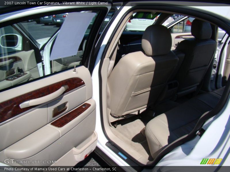 Vibrant White / Light Camel 2007 Lincoln Town Car Signature