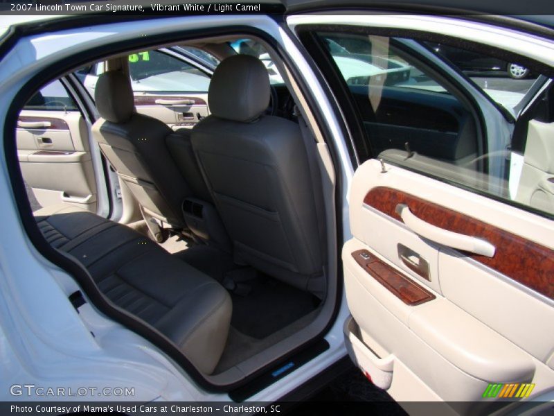 Vibrant White / Light Camel 2007 Lincoln Town Car Signature