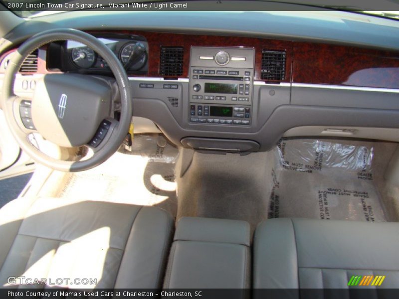 Vibrant White / Light Camel 2007 Lincoln Town Car Signature