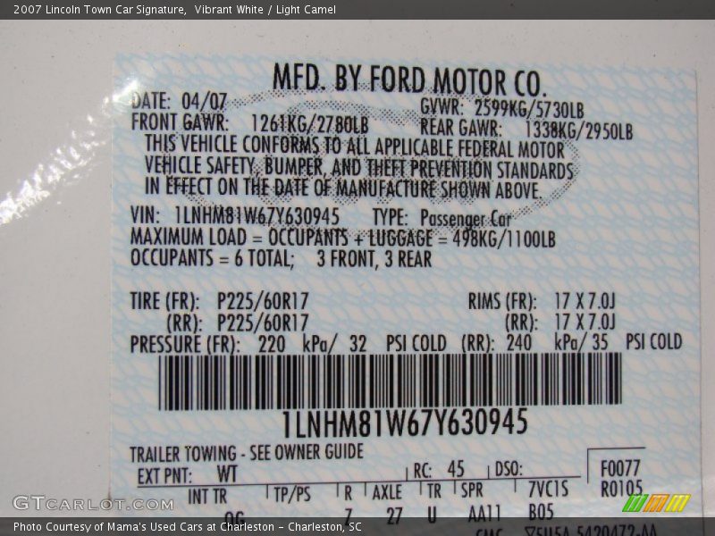 Vibrant White / Light Camel 2007 Lincoln Town Car Signature