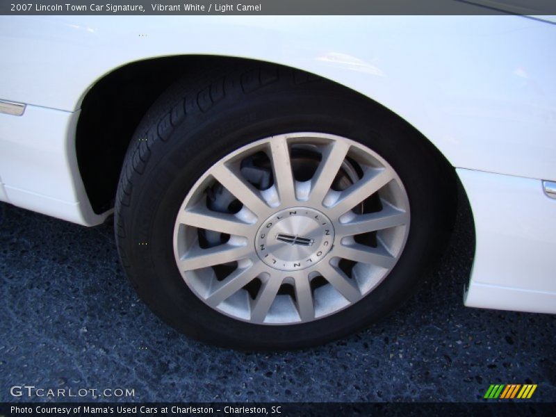 Vibrant White / Light Camel 2007 Lincoln Town Car Signature