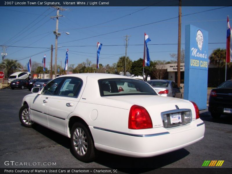 Vibrant White / Light Camel 2007 Lincoln Town Car Signature