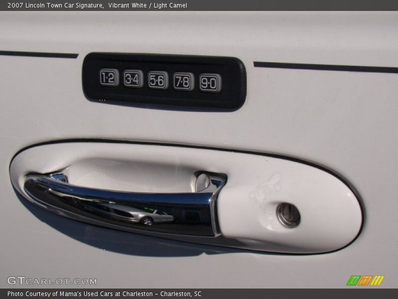 Vibrant White / Light Camel 2007 Lincoln Town Car Signature