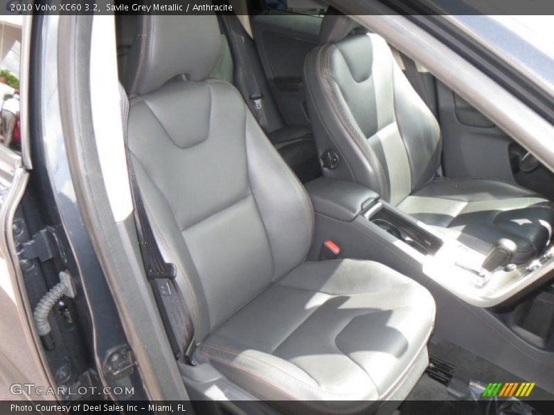 Savile Grey Metallic / Anthracite 2010 Volvo XC60 3.2