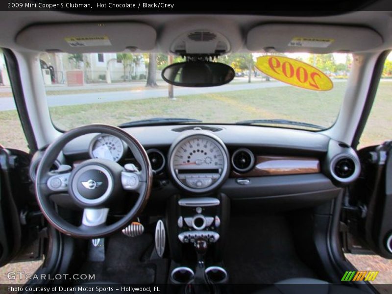 Dashboard of 2009 Cooper S Clubman