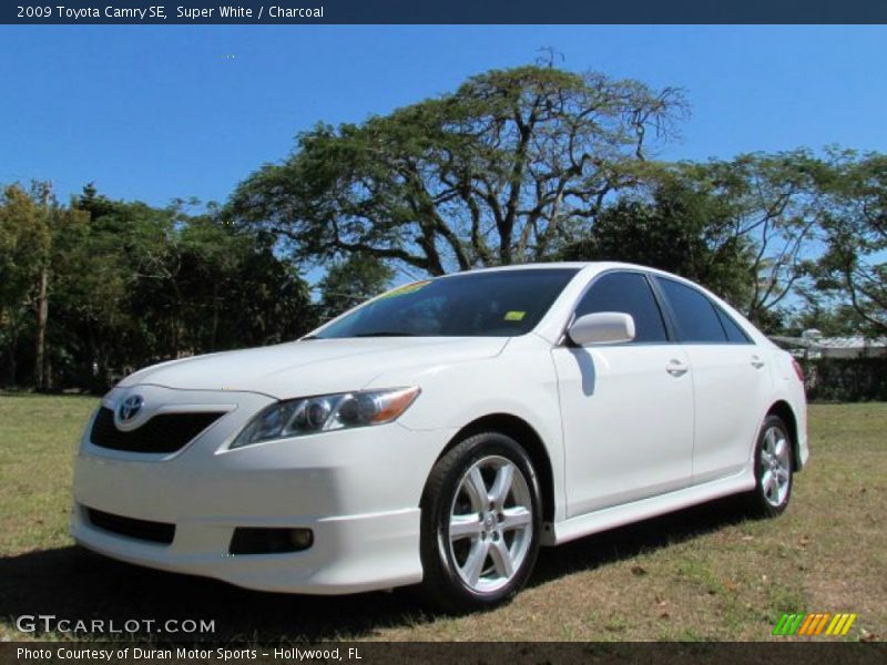 Super White / Charcoal 2009 Toyota Camry SE