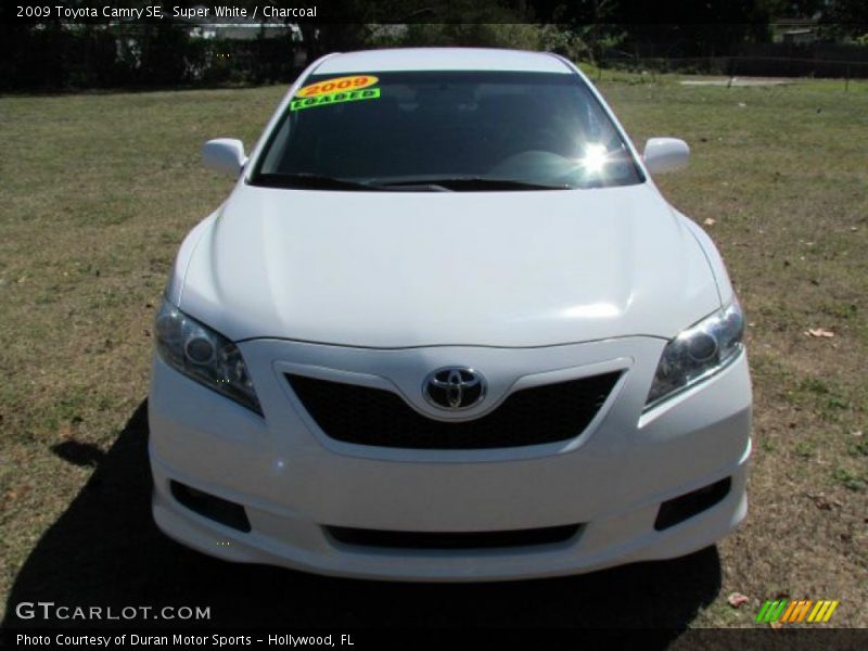 Super White / Charcoal 2009 Toyota Camry SE