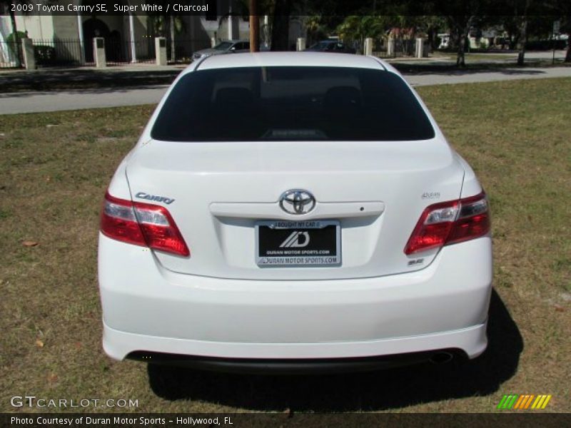Super White / Charcoal 2009 Toyota Camry SE