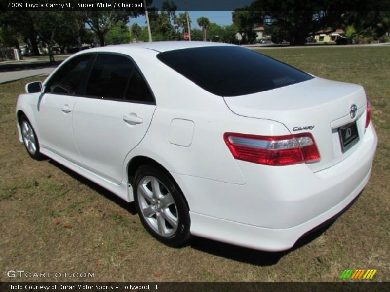 Super White / Charcoal 2009 Toyota Camry SE