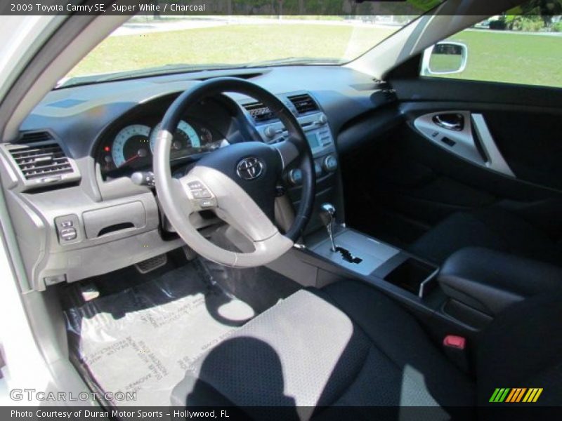 Super White / Charcoal 2009 Toyota Camry SE