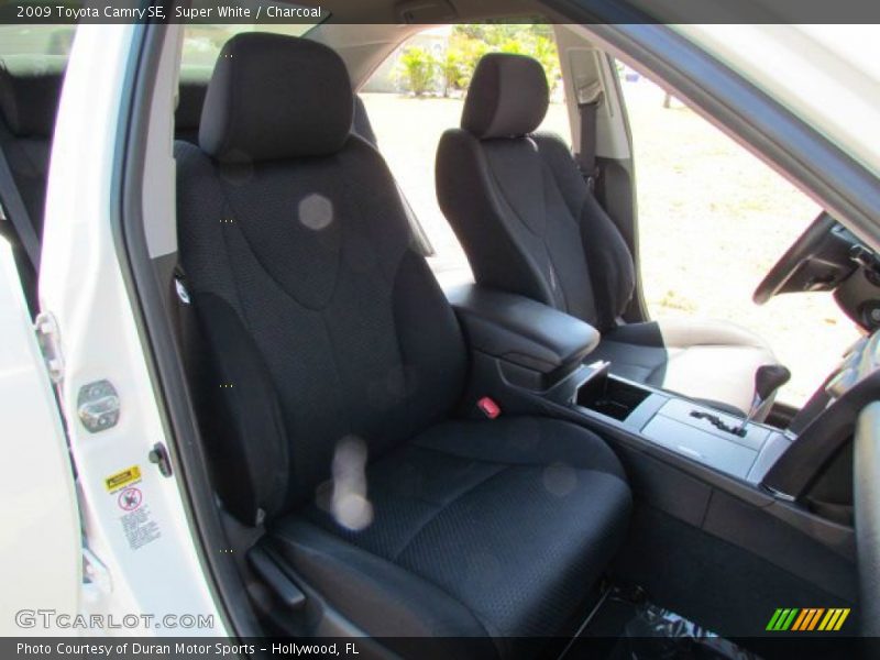 Super White / Charcoal 2009 Toyota Camry SE