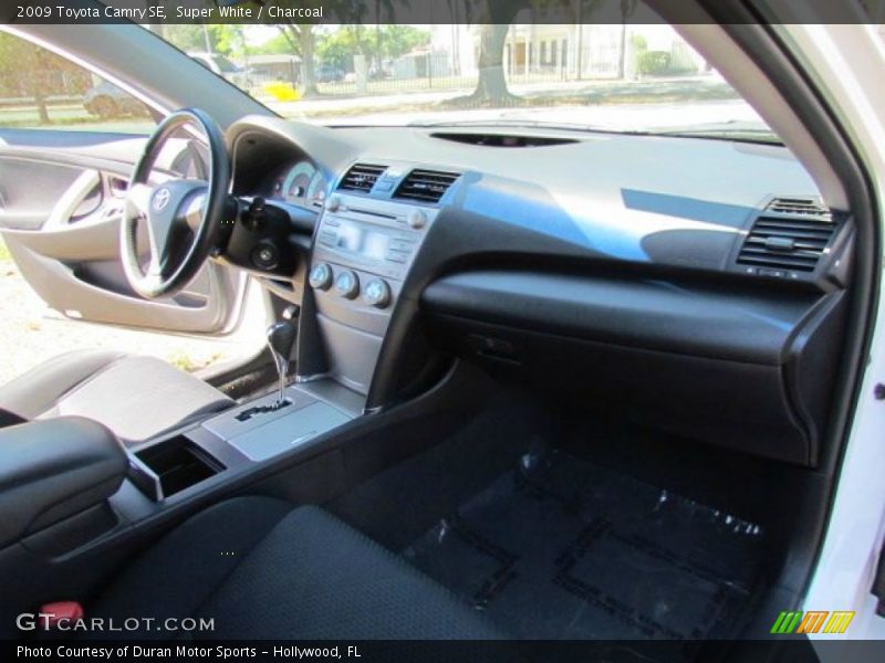 Super White / Charcoal 2009 Toyota Camry SE
