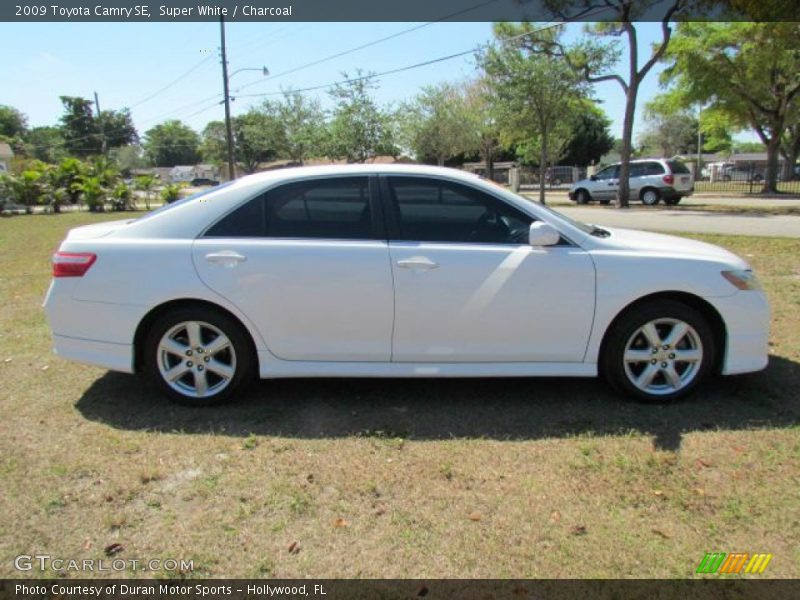 Super White / Charcoal 2009 Toyota Camry SE