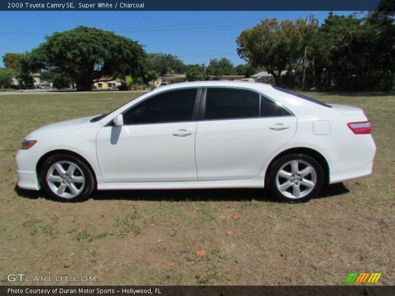 Super White / Charcoal 2009 Toyota Camry SE