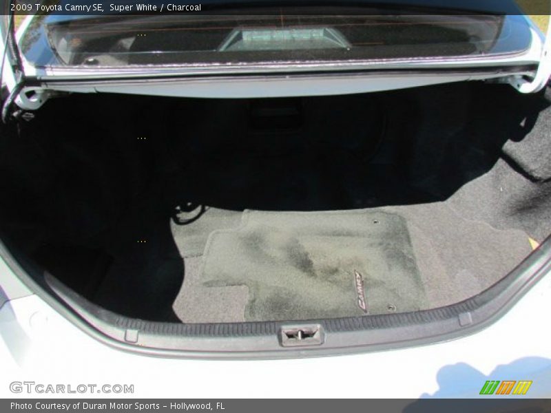 Super White / Charcoal 2009 Toyota Camry SE