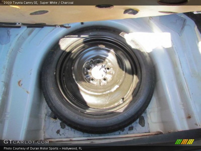 Super White / Charcoal 2009 Toyota Camry SE